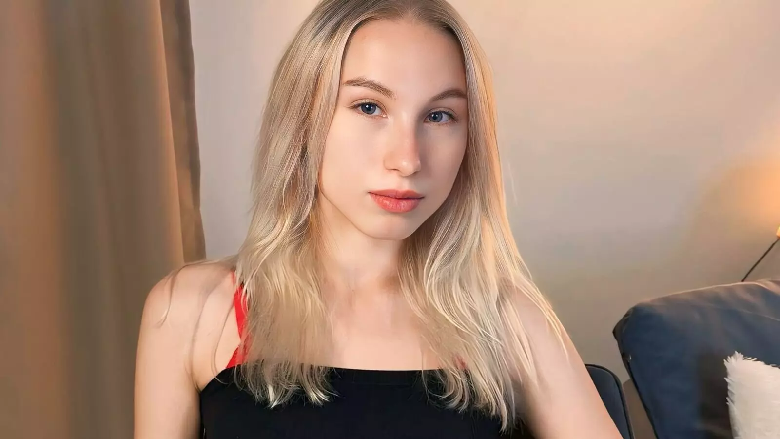 Record Nude MonicaRibert